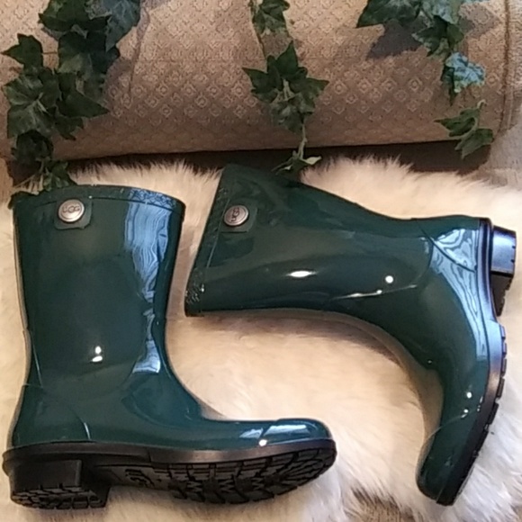 UGG Shoes - NWOT UGG 🎉HP🎉 patent rain boots